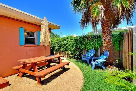 Spanish Village Cottage W Private Cabana Port Aransas Bagian luar foto